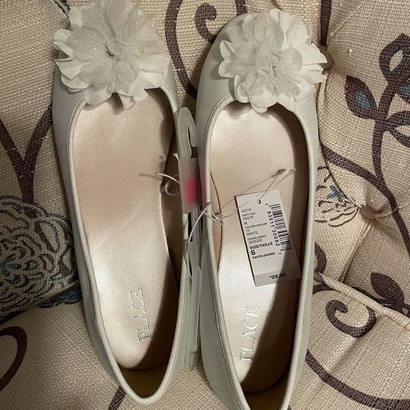 The Children’s Place Dress Shoes Size 6 - Picture 5 of 9